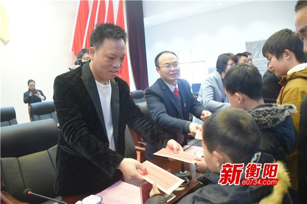 谢成波先生扶贫助学活动让130名贫困学子受益 